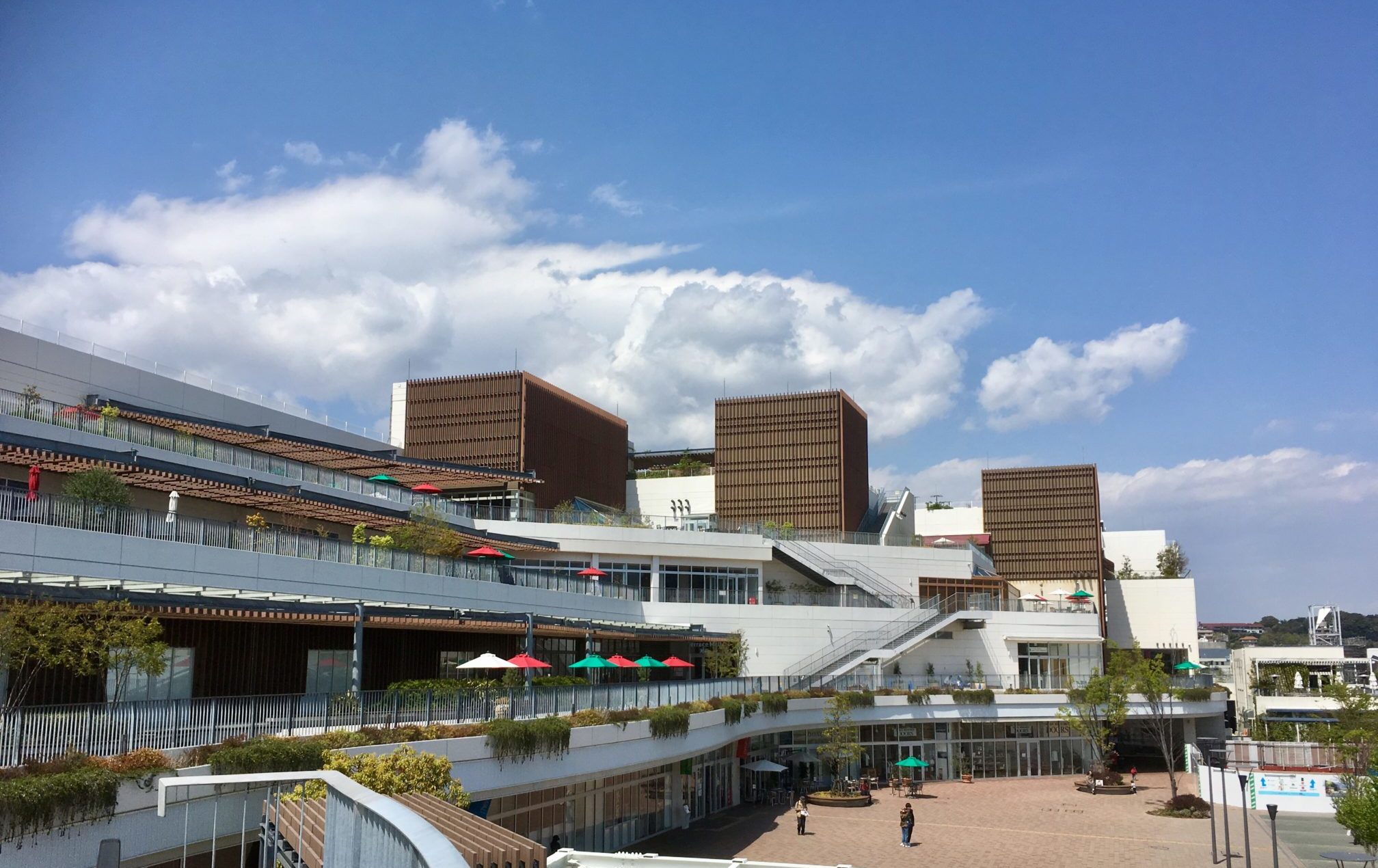 テラスモール・駅連絡通路から