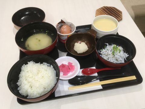 まかない飯食べてみた