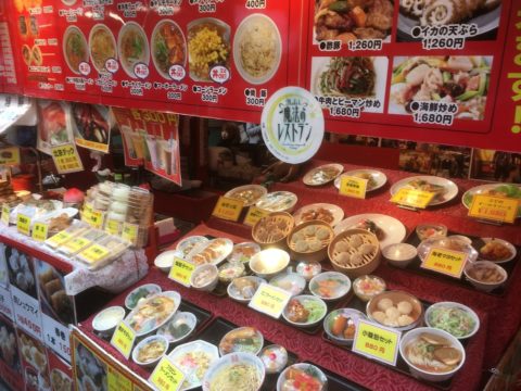 神戸中華街のお店の店頭