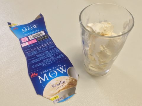 MOWバニラx飲むヨーグルトプレーン_アイス投下